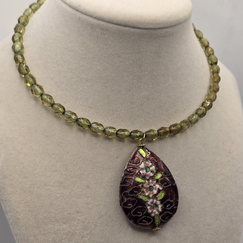 Cloisonné-Style Floral Teardrop Pendant Necklace Green Faceted Beads Vintage